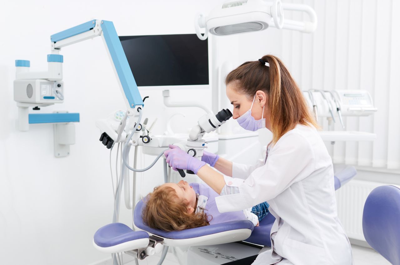 Od regularnych przeglądów po poważne zabiegi – zakres opieki dentystycznej