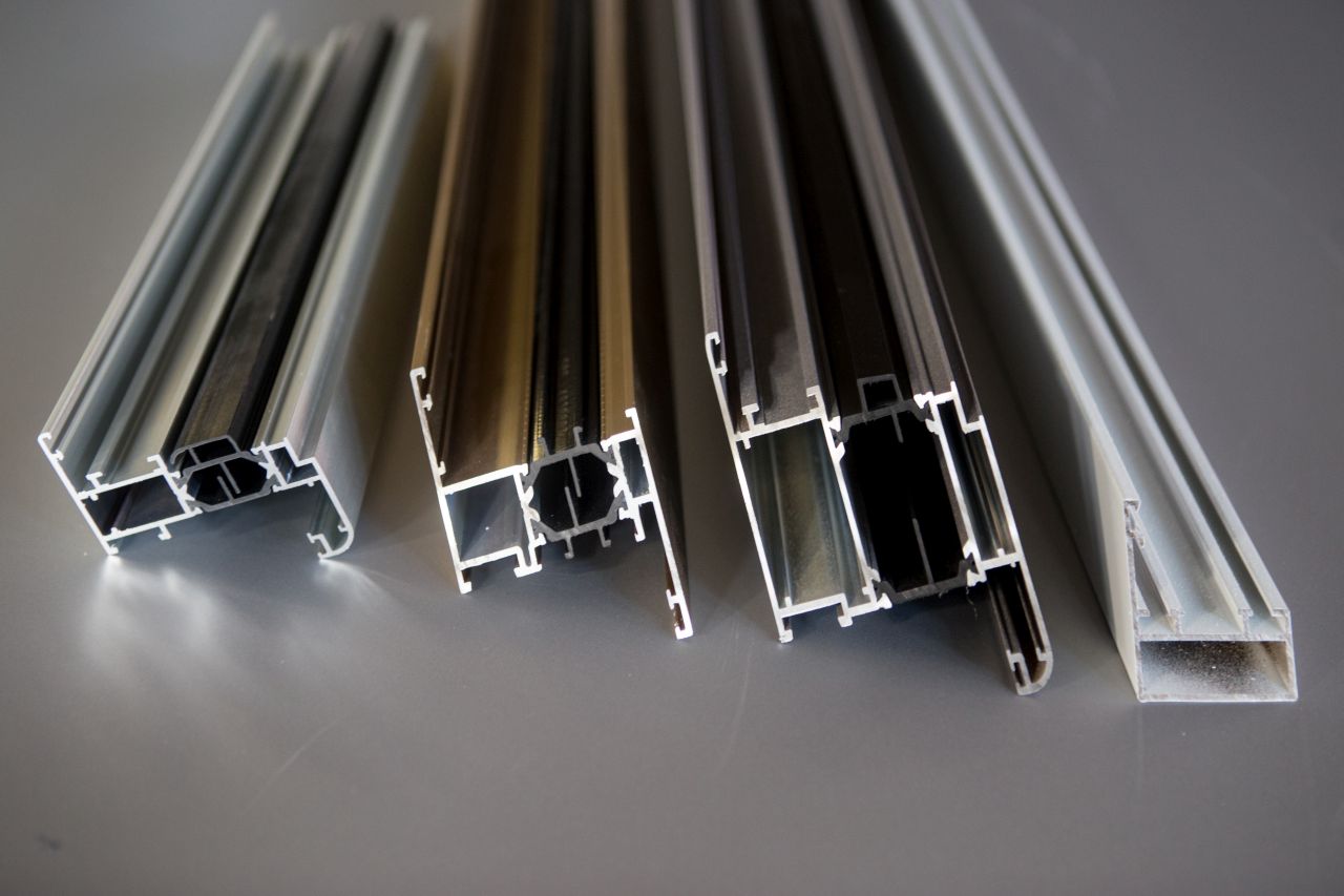 Jakie procesy są często stosowane w obrabianiu aluminium?