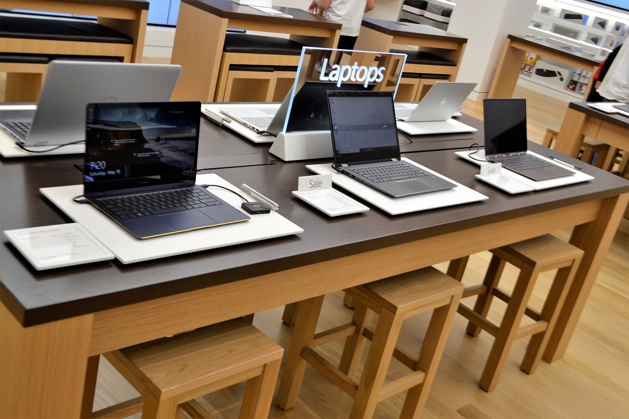 Na jakie elementy zwrócić uwagę przy zakupie laptopa?
