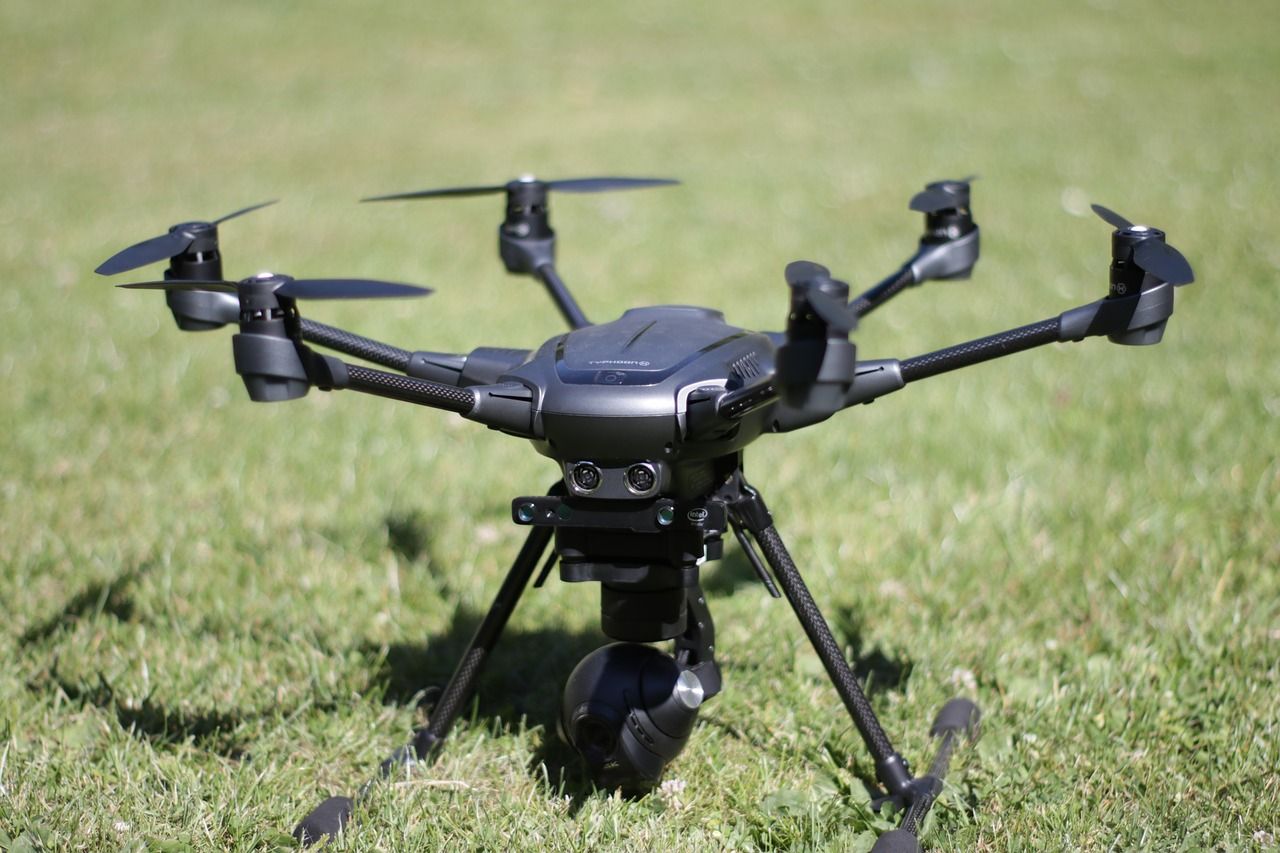 Jak nauczyć się sterować dronem?