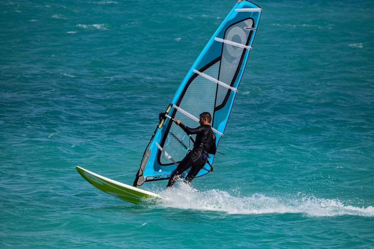 Jak wygląda nauka windsurfingu?