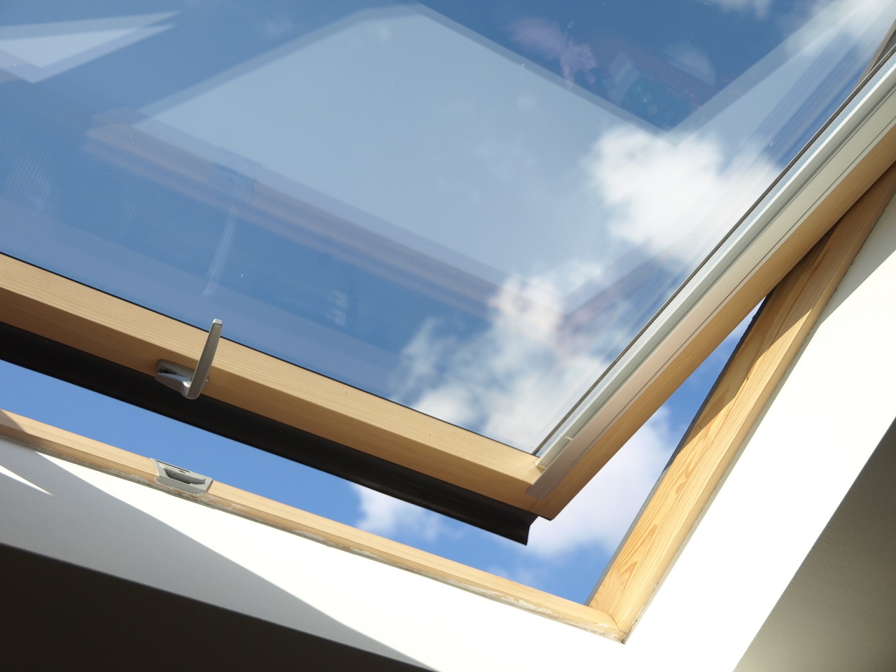 Na co zwrócić uwagę podczas zakupu okien dachowych do nowego domu?